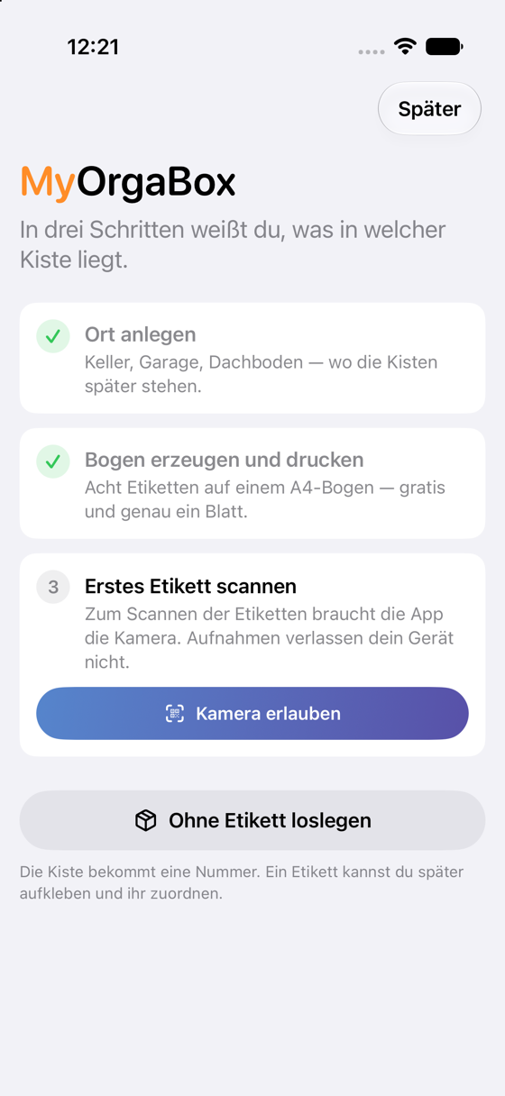Erststart von MyOrgaBox mit drei Schritten: Ort anlegen und Bogen erzeugen sind abgehakt, „Erstes Etikett scannen“ bietet den Knopf „Kamera erlauben“.