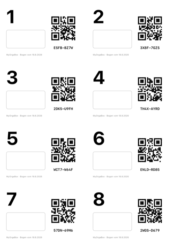 Der fertige A4-Bogen im Format 105 × 74 mm: acht Etiketten, jedes mit großer Nummer, QR-Code, dem achtstelligen Code im Klartext und einem freien Feld zum Beschriften.