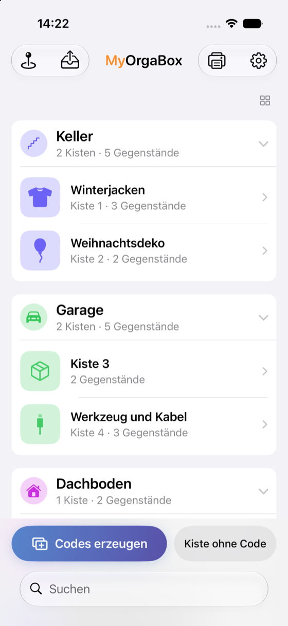 Der Bestand als Liste, nach Orten gruppiert: Keller mit Winterjacken und Weihnachtsdeko, Garage mit „Kiste 3“ und „Werkzeug und Kabel“, darunter der Dachboden.